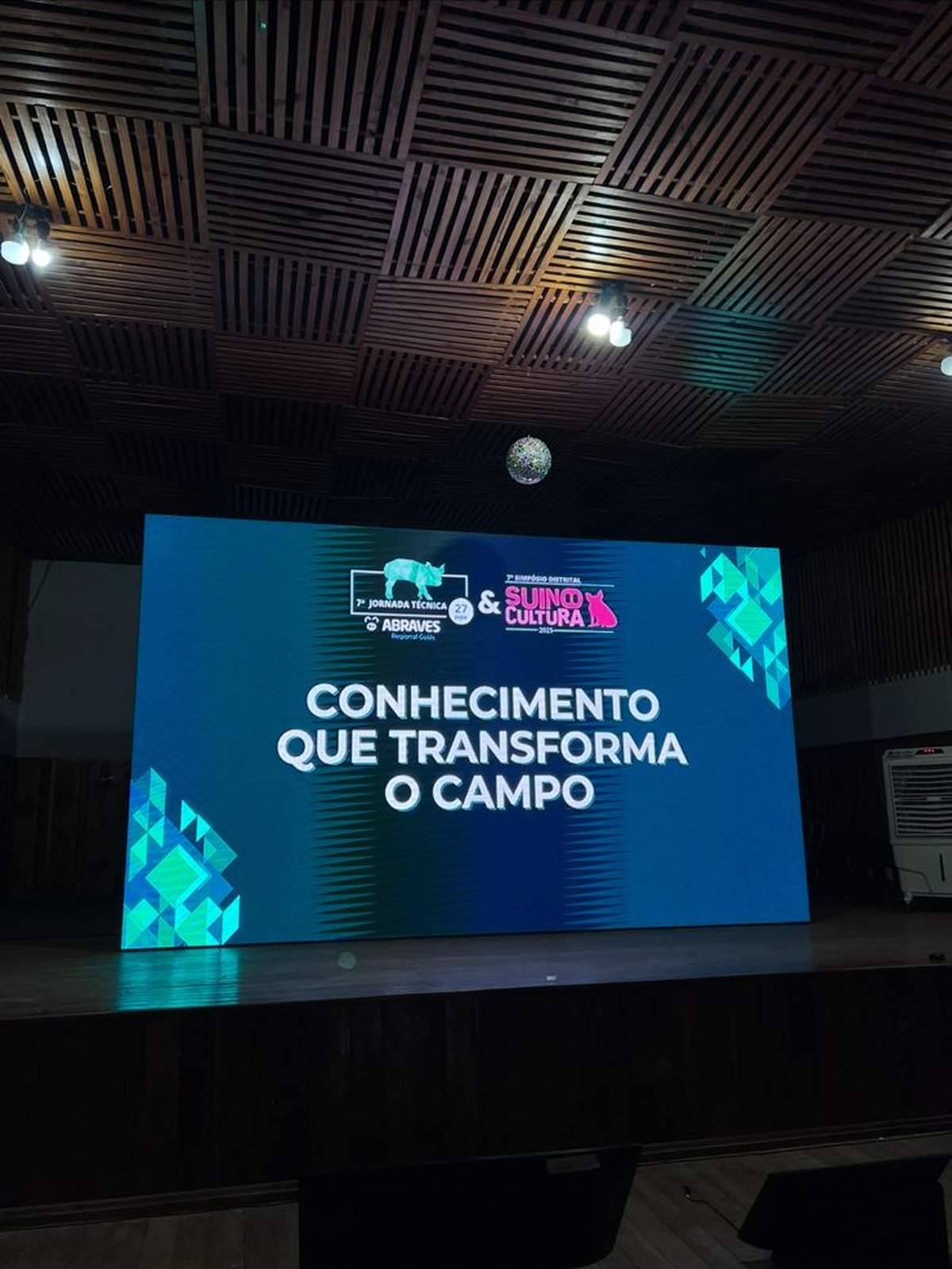 Painel de LED indoor P3 em palco montado